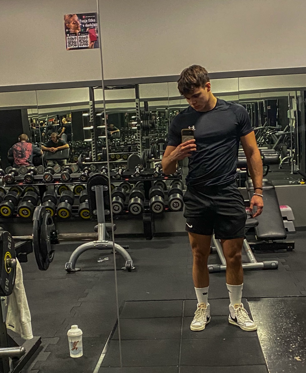 Daniel Kolář training in the gym